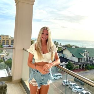 Meet your Posher, Delaney